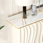 Buffet en bois blanc cassé glamour avec porte sculptée
