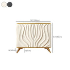 Buffet en bois blanc cassé glamour avec porte sculptée