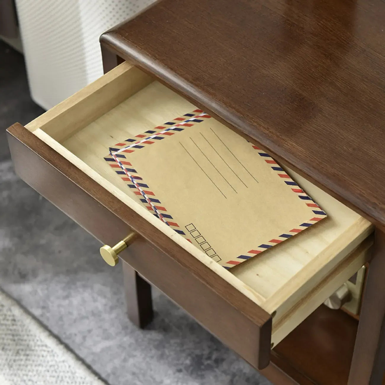 Table d'appoint moderne en bois brun avec rangement pour salon