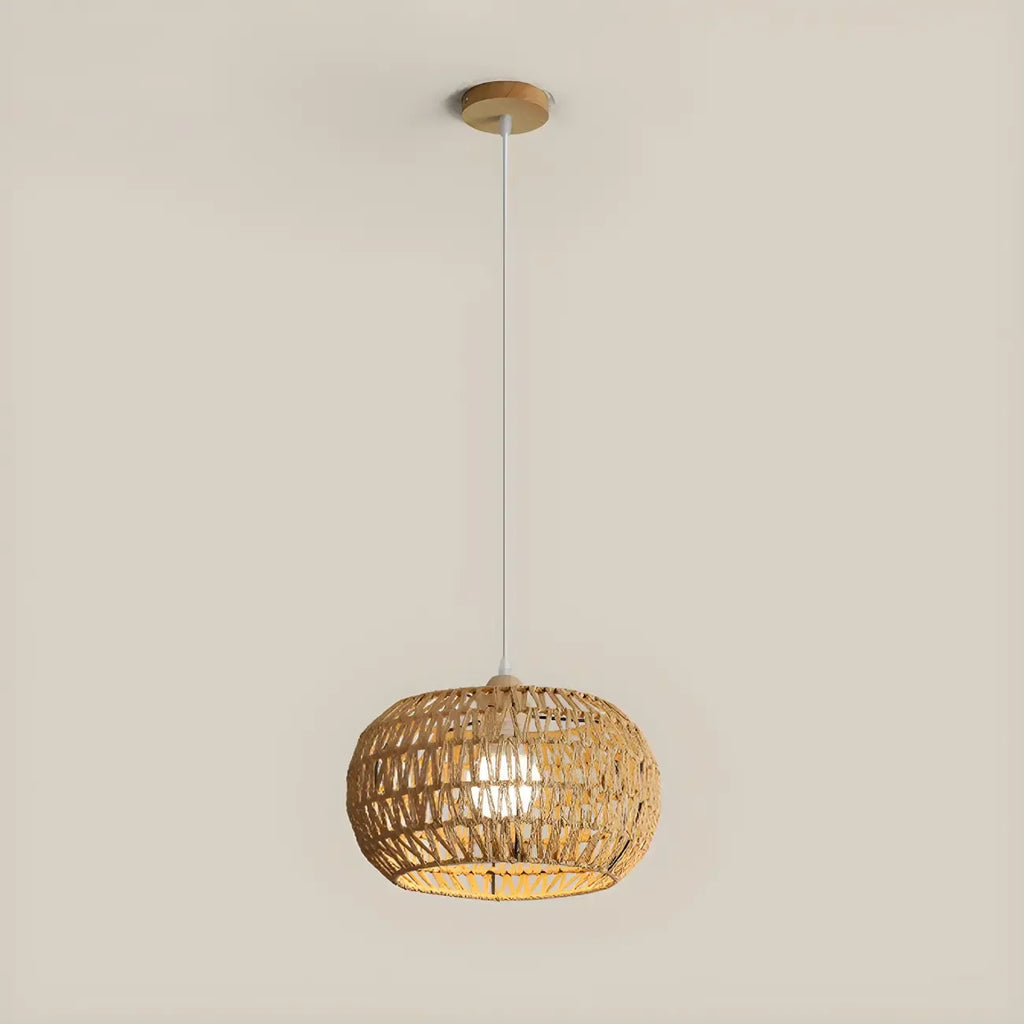 Suspension en rotin brun naturel pour une décoration de salle à manger moderne