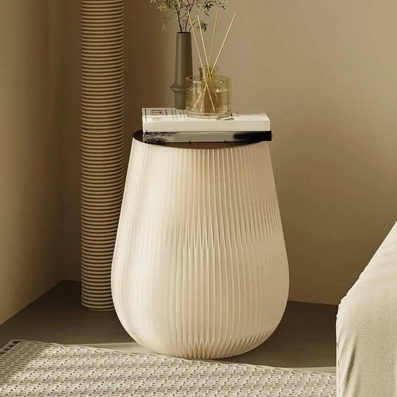 Table d'appoint ronde pliable blanche de style tambour avec rangement