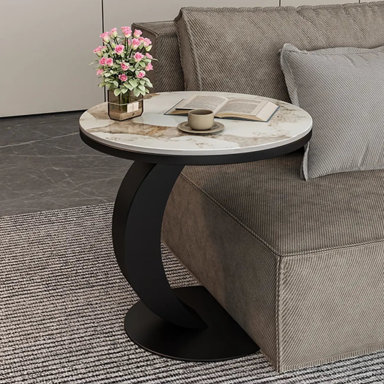 Table d'appoint ronde moderne en marbre en forme de C pour salon