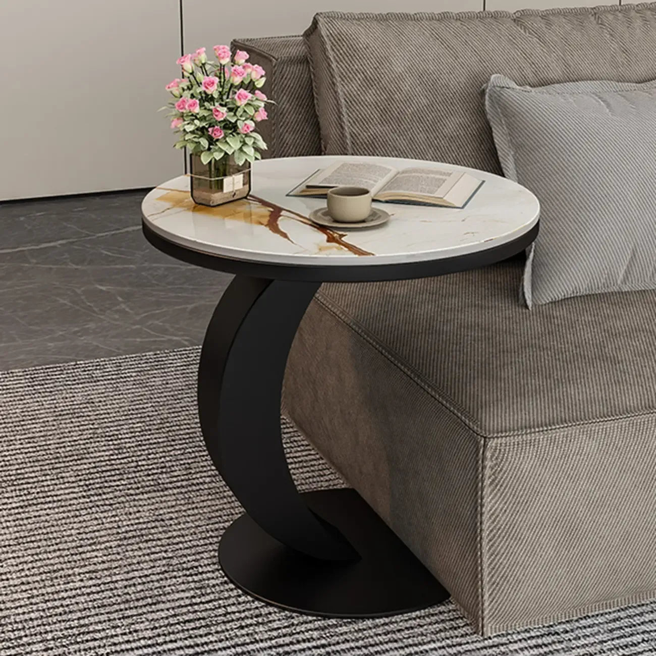 Table d'appoint ronde moderne en marbre en forme de C pour salon