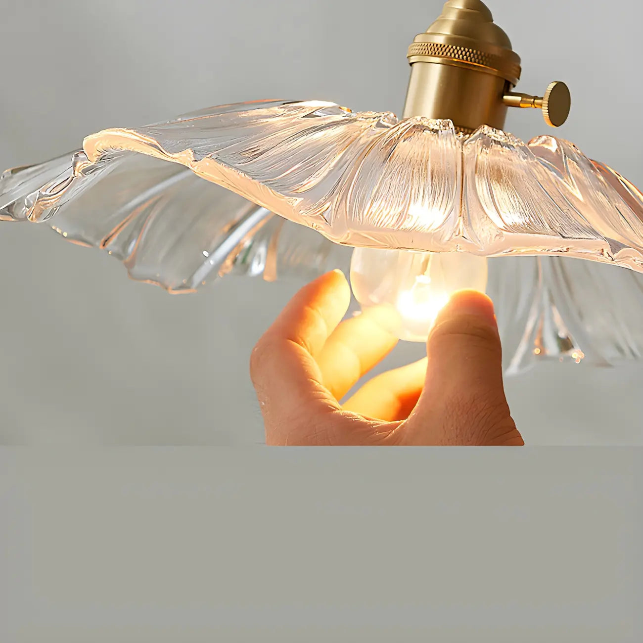 Suspension design en verre transparent en forme de feuille de lotus pour chambre à coucher