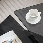 Table basse géométrique moderne en verre noir aux formes libres