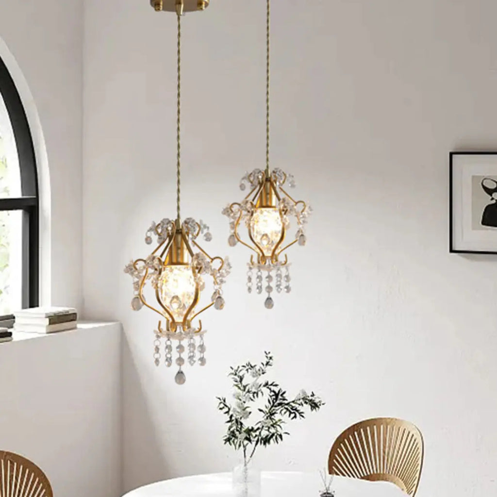 Suspension élégante en cristal doré pour salle à manger