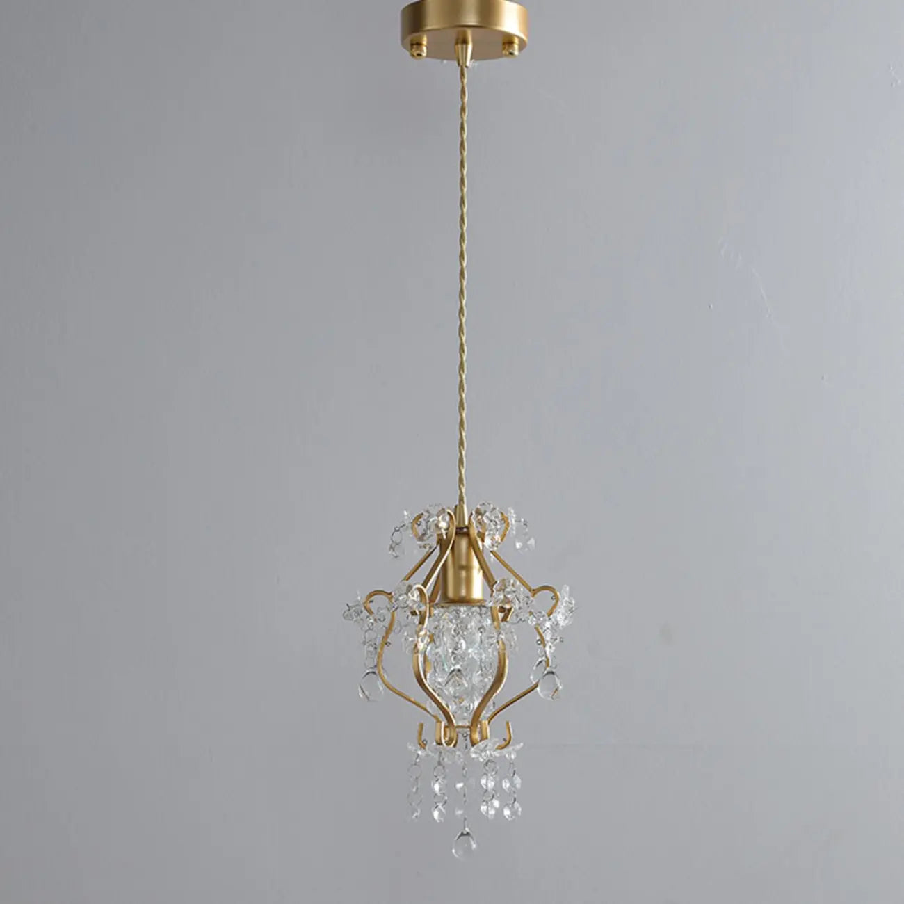 Suspension élégante en cristal doré pour salle à manger