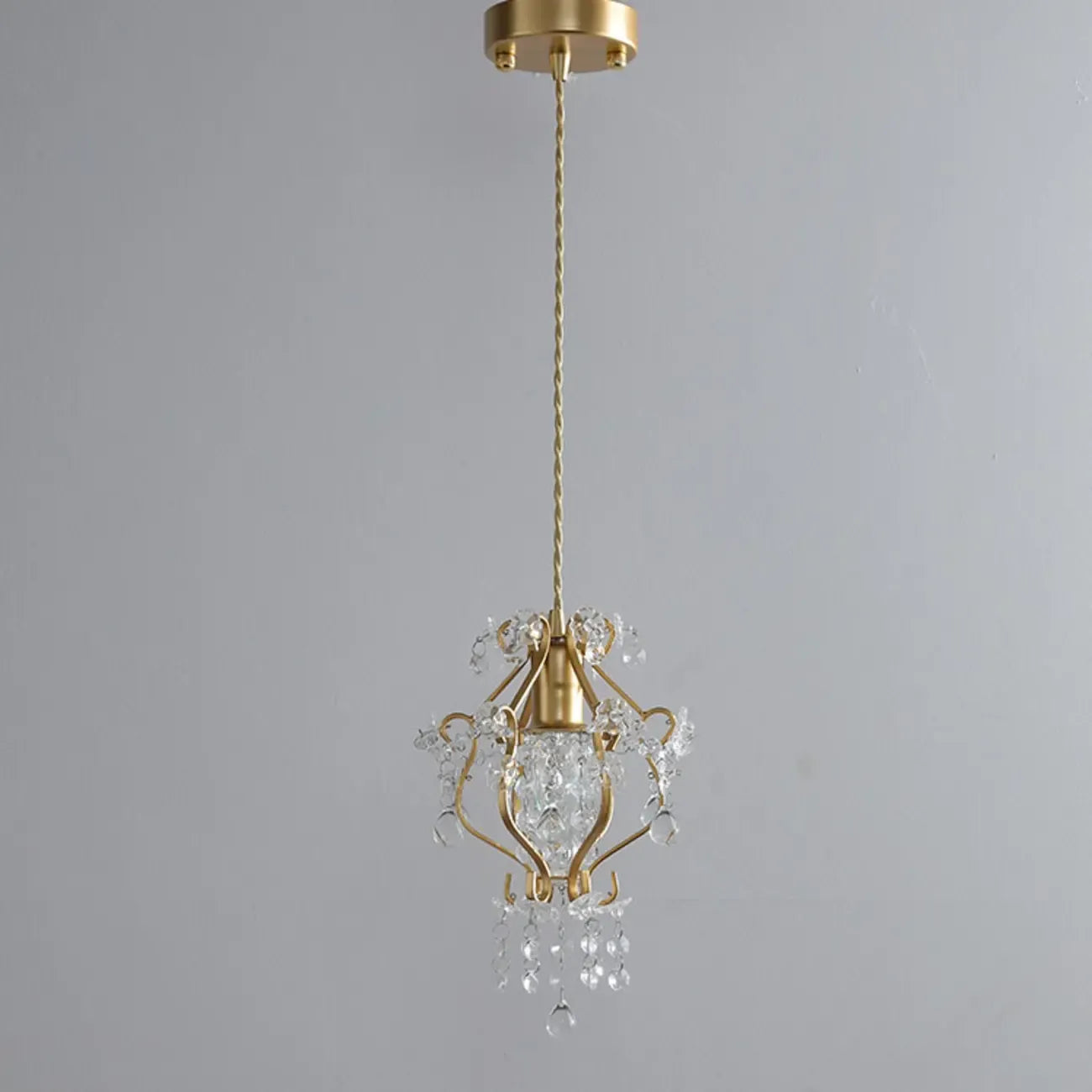 Suspension élégante en cristal doré pour salle à manger