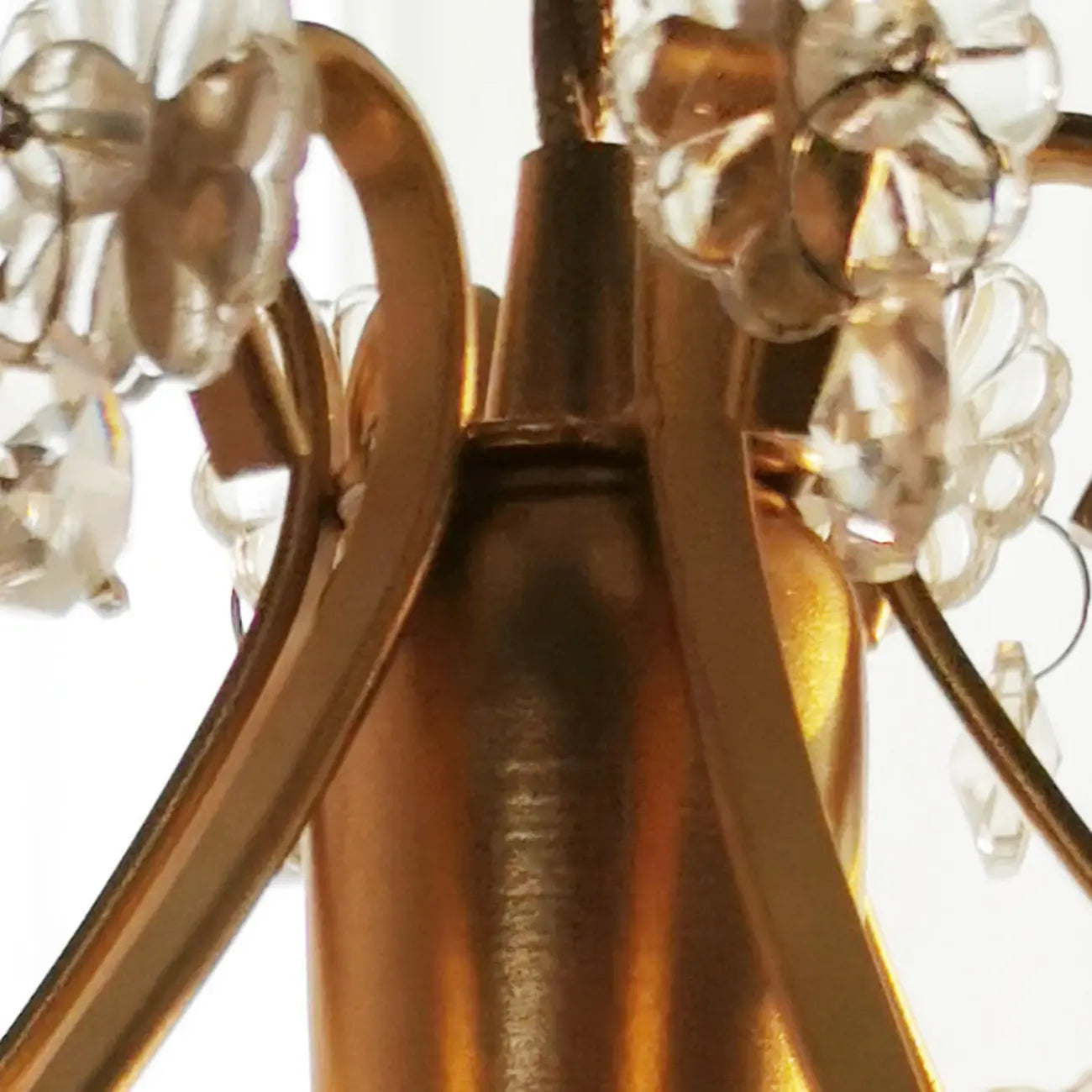 Suspension élégante en cristal doré pour salle à manger