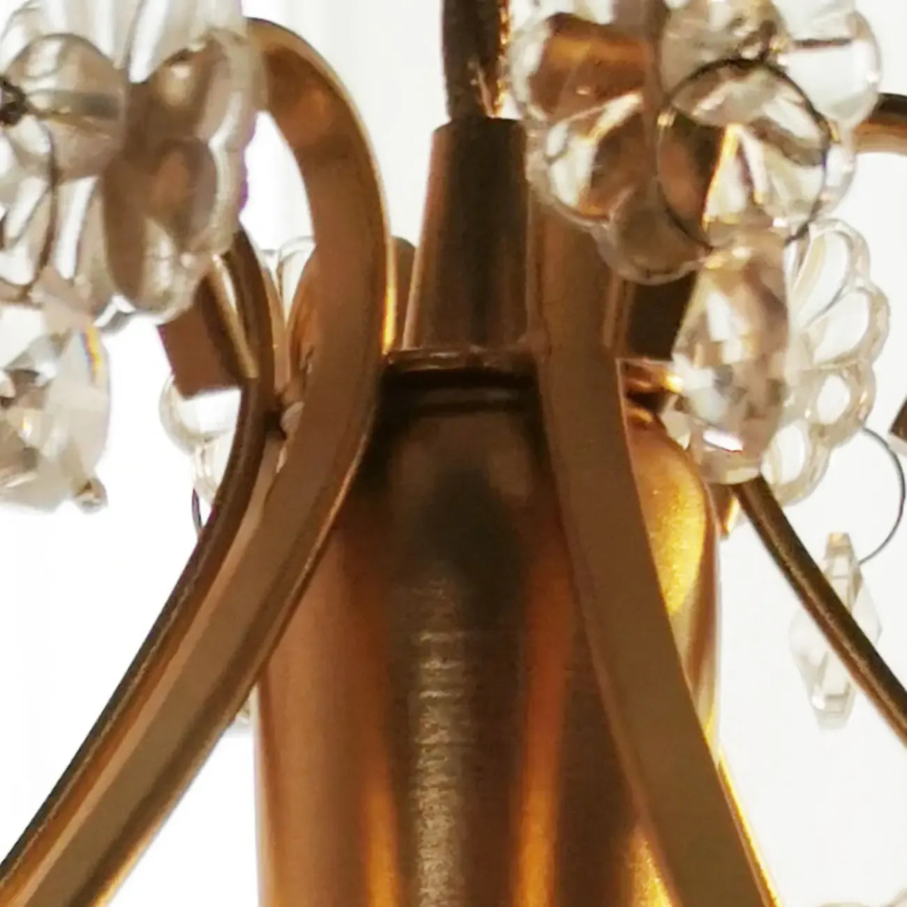 Suspension élégante en cristal doré pour salle à manger