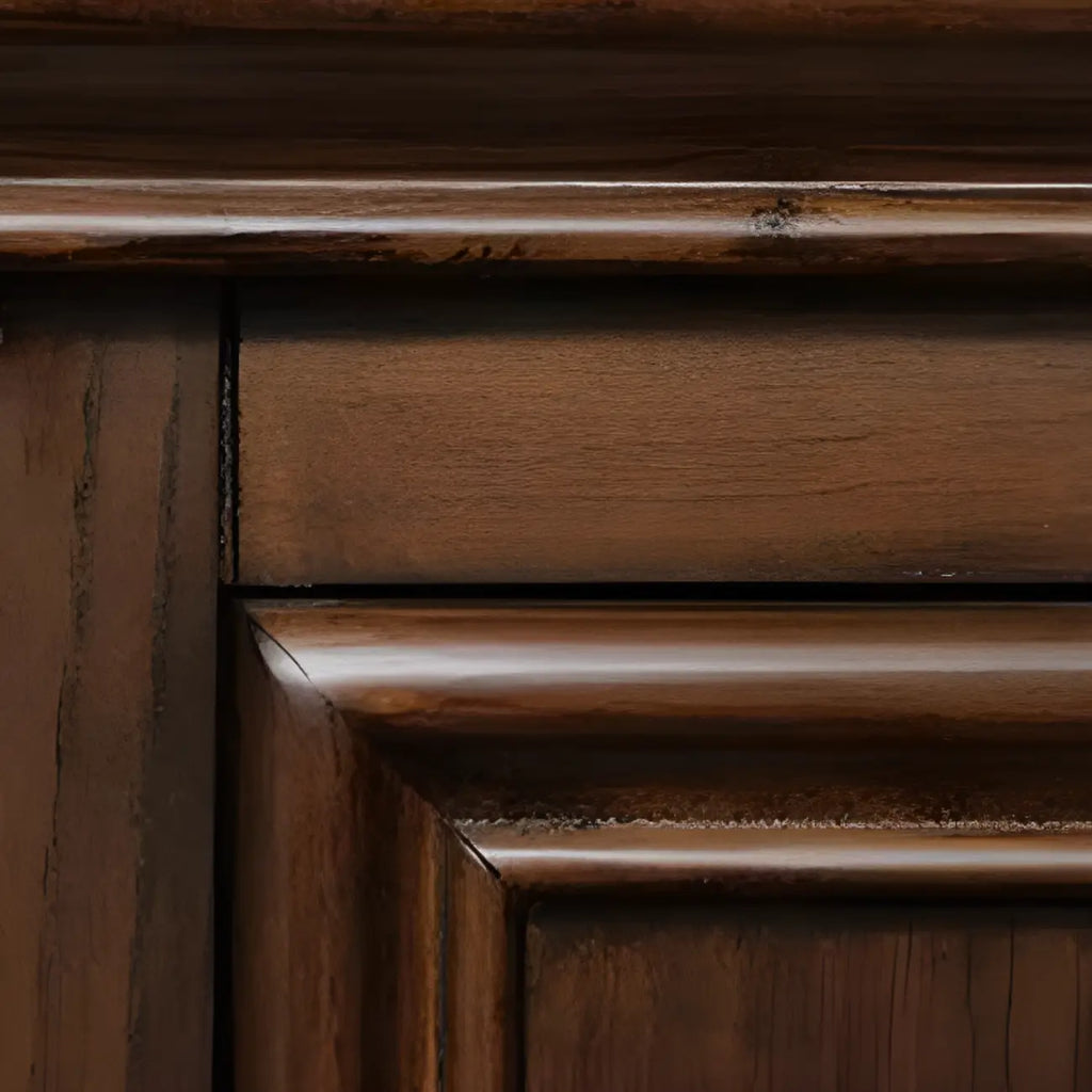 Table de chevet traditionnelle en bois brun avec tiroirs et rangement ouvert
