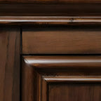 Table de chevet traditionnelle en bois brun avec tiroirs et rangement ouvert