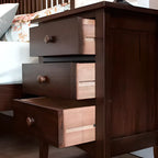 Table de chevet traditionnelle en bois brun avec tiroirs et rangement ouvert