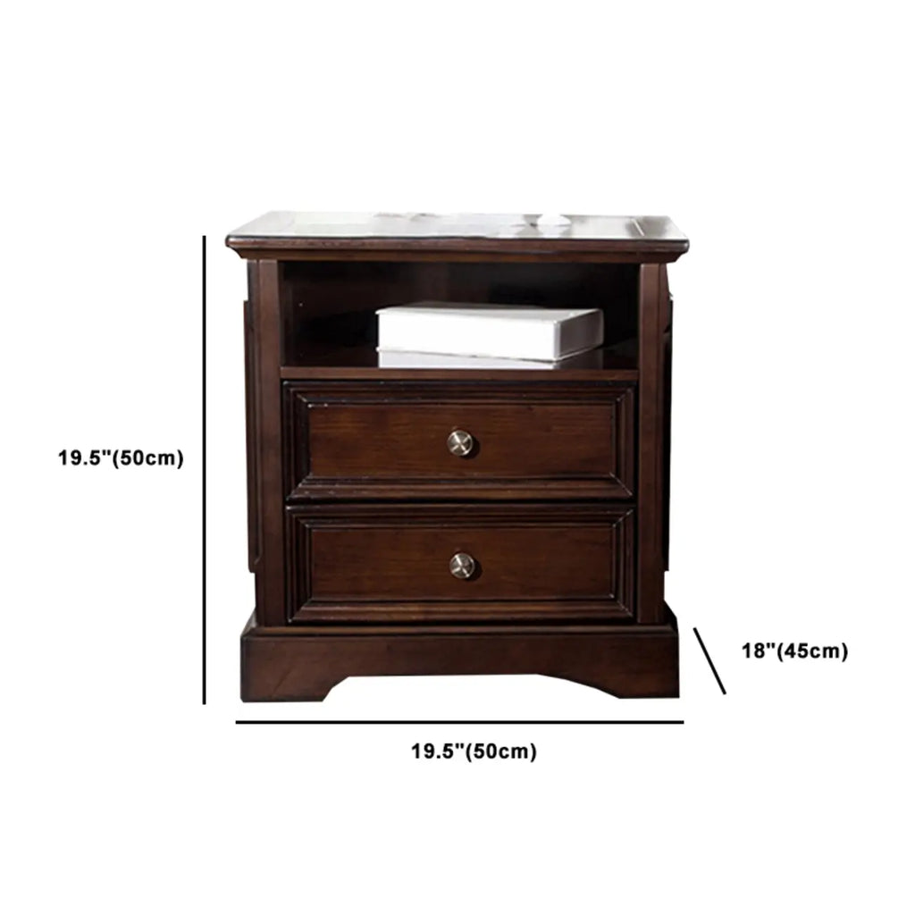 Table de chevet traditionnelle en bois brun avec tiroirs et rangement ouvert
