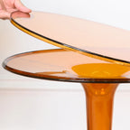 Table d'appoint ronde minimaliste en acrylique sur pied pour salon