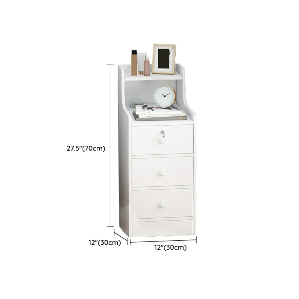 Table de chevet étroite en bois blanc avec tiroirs et étagère