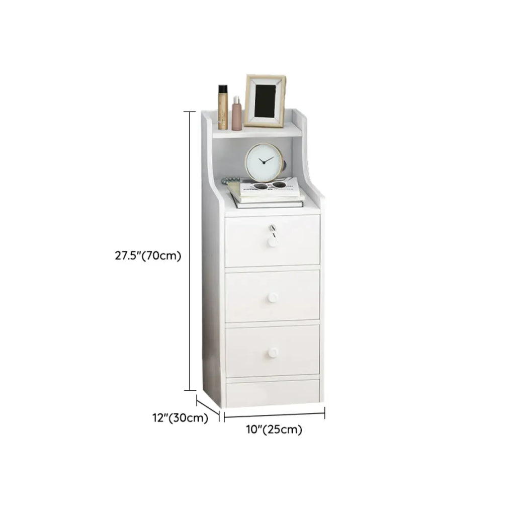 Table de chevet étroite en bois blanc avec tiroirs et étagère