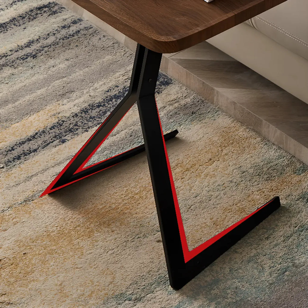 Table d'appoint ronde en bois brun de forme C avec pieds en métal