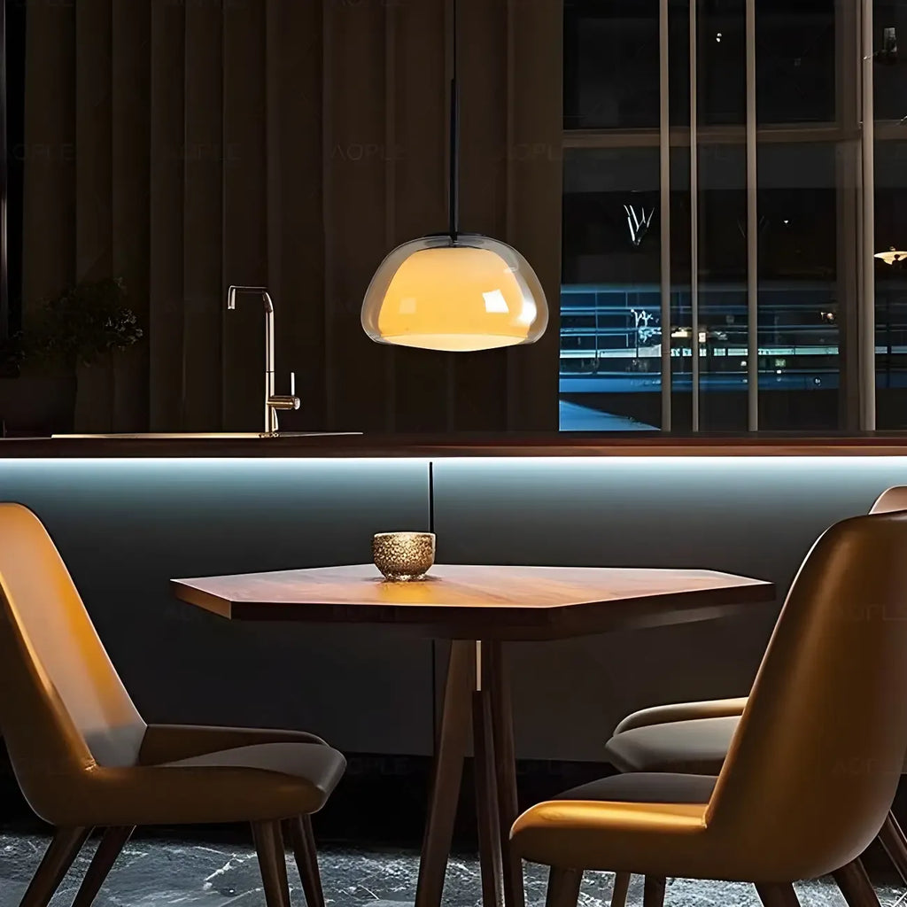 Suspension contemporaine en verre blanc gélatineux pour restaurant