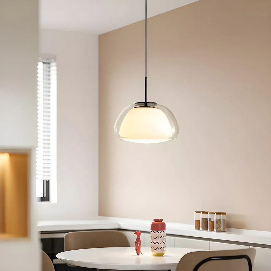Suspension contemporaine en verre blanc gélatineux pour restaurant