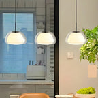 Suspension contemporaine en verre blanc gélatineux pour restaurant