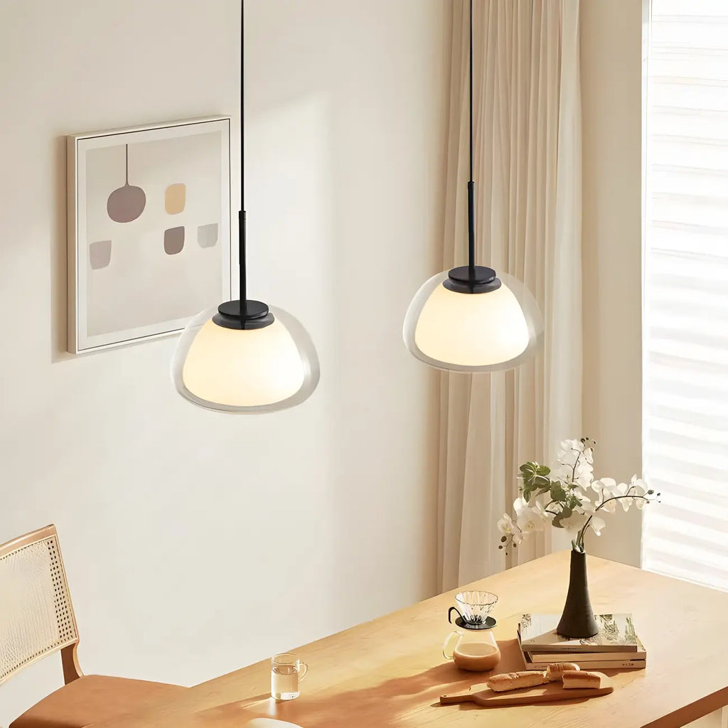Suspension contemporaine en verre blanc gélatineux pour restaurant