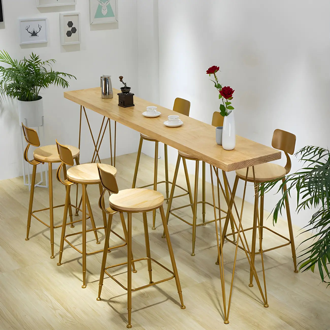 Élégante longue table de bar avec tabourets en bois