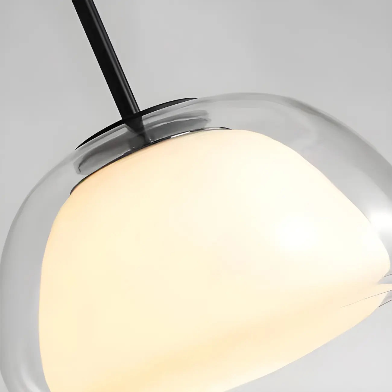 Suspension contemporaine en verre blanc gélatineux pour restaurant
