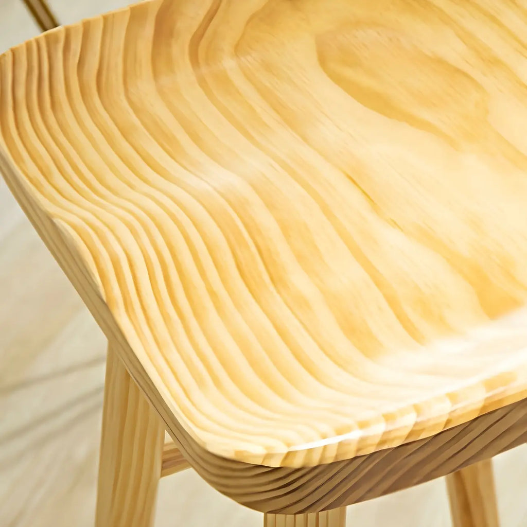 Élégante longue table de bar avec tabourets en bois