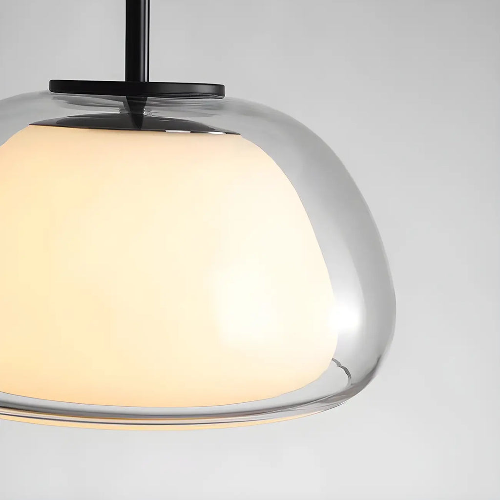 Suspension contemporaine en verre blanc gélatineux pour restaurant