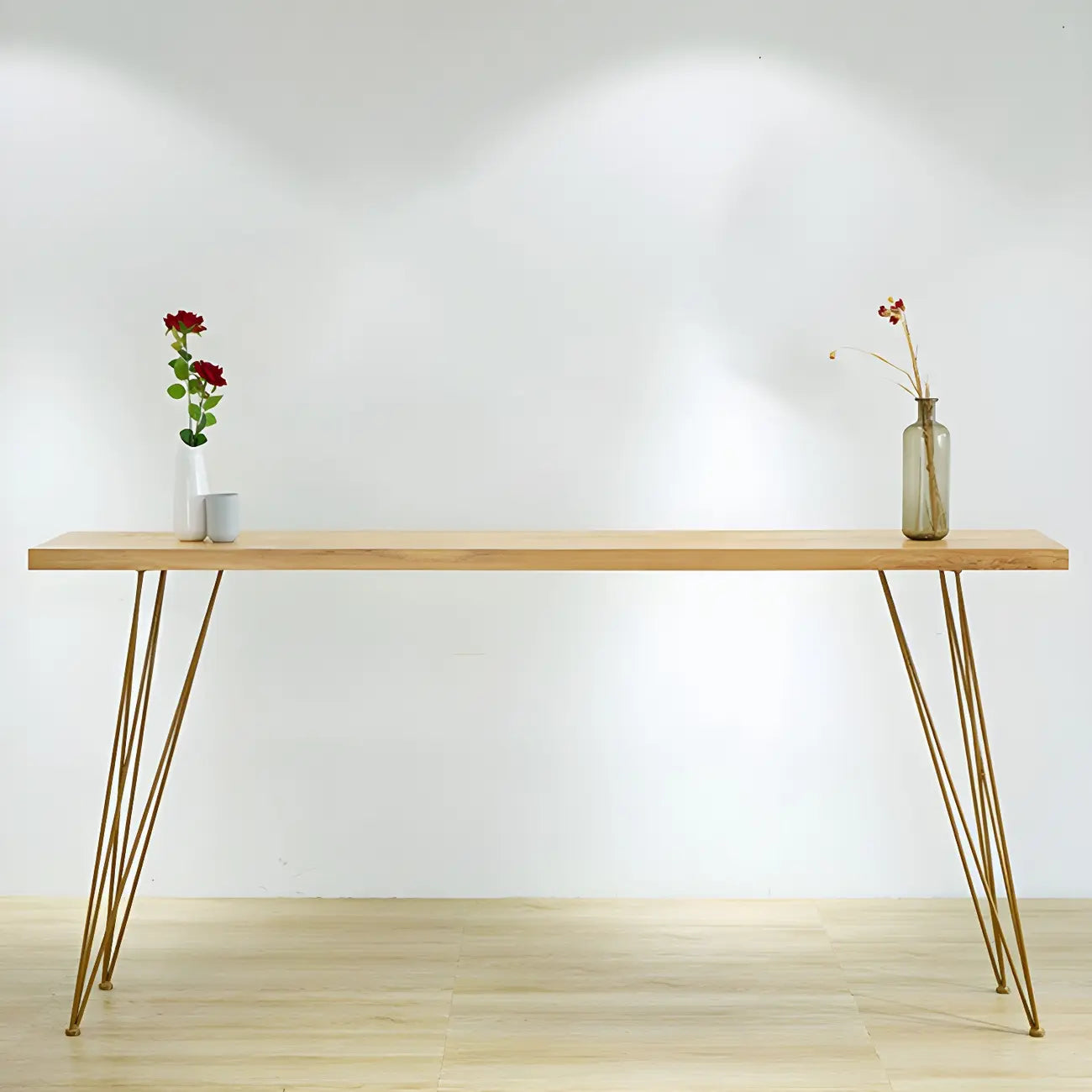 Élégante longue table de bar avec tabourets en bois