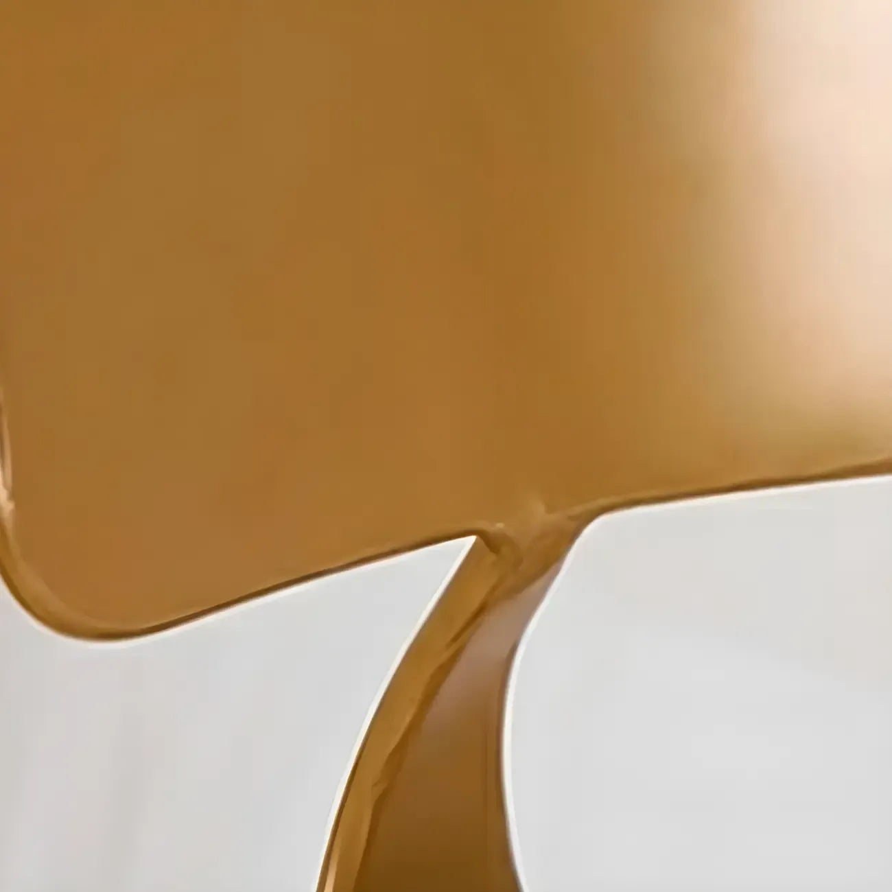 Élégante longue table de bar avec tabourets en bois