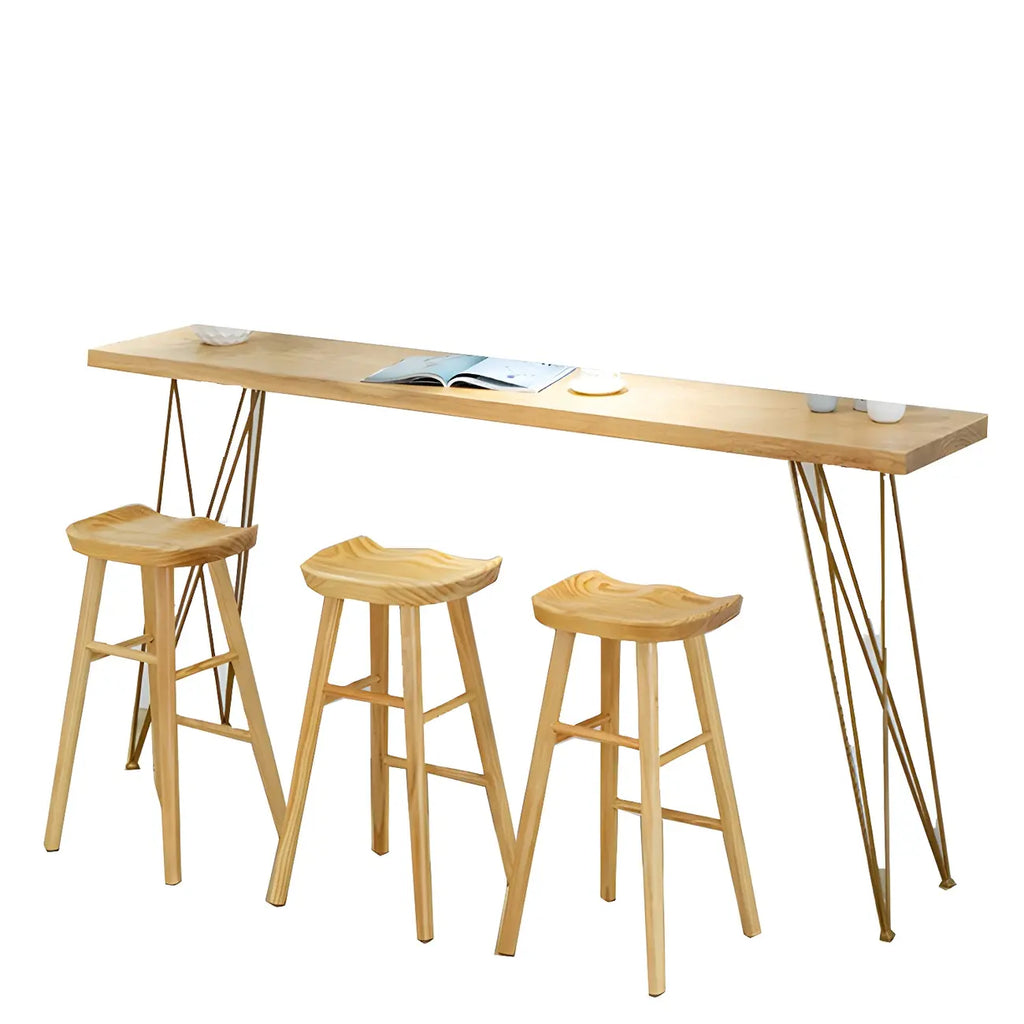 Élégante longue table de bar avec tabourets en bois