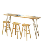 Élégante longue table de bar avec tabourets en bois