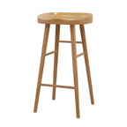 Élégante longue table de bar avec tabourets en bois