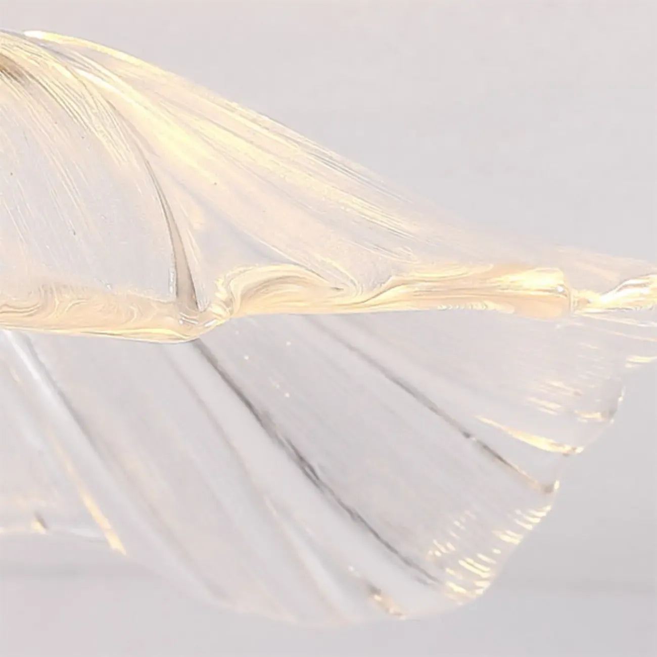 Suspension moderne en verre transparent avec abat-jour marguerite et accessoires dorés