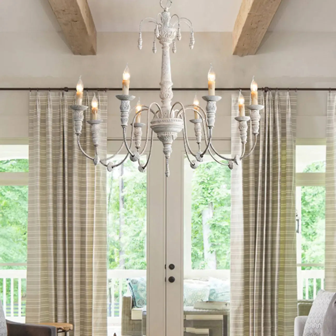 Grand lustre suspendu vintage pour bougies, idéal pour la décoration intérieure.