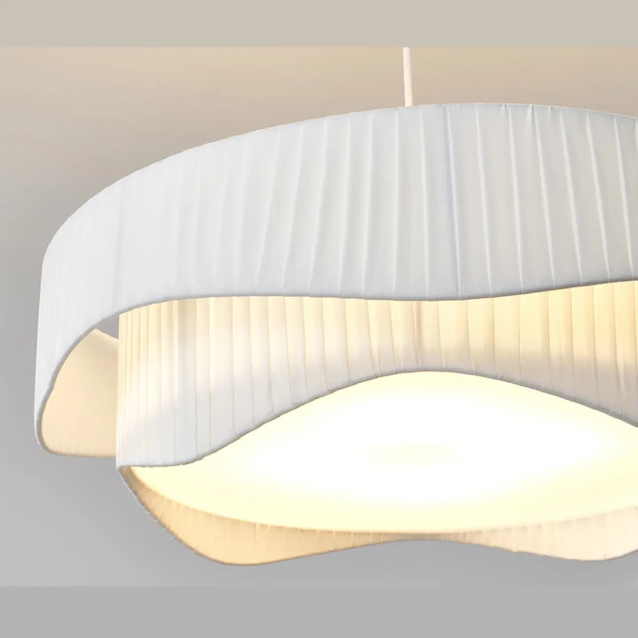 Lustre moderne et élégant à 4 lumières LED au design irrégulier