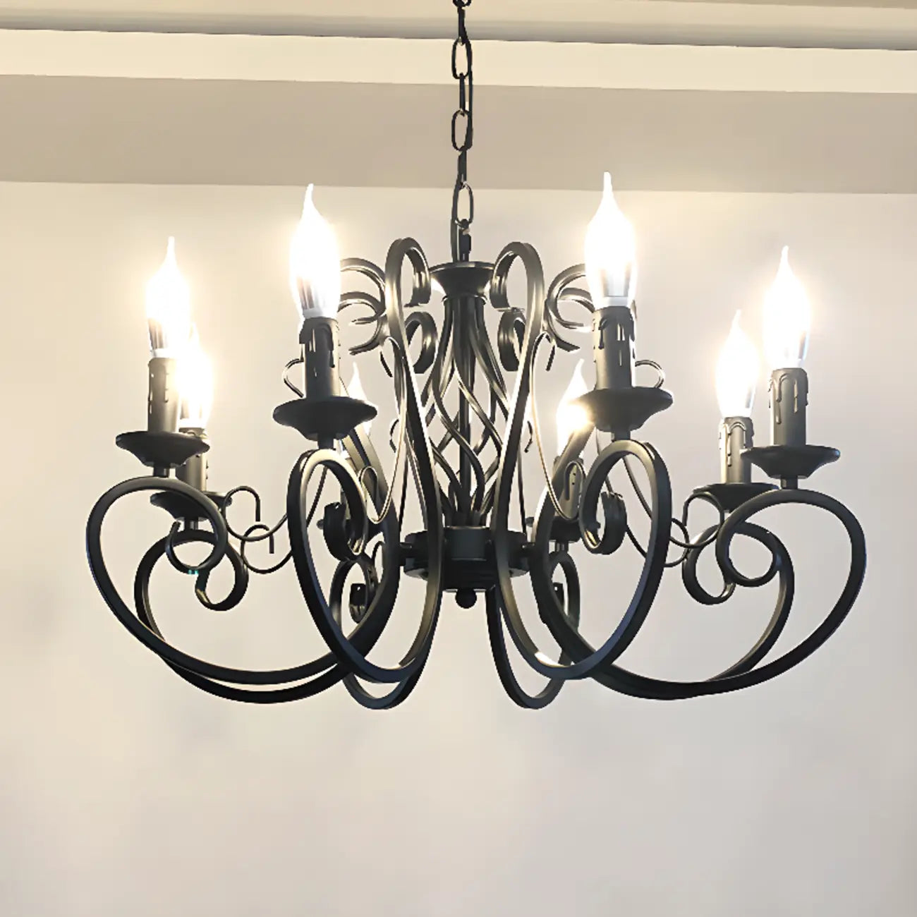 Lampadario vintage a 6 luci in ferro nero per un fascino semplice