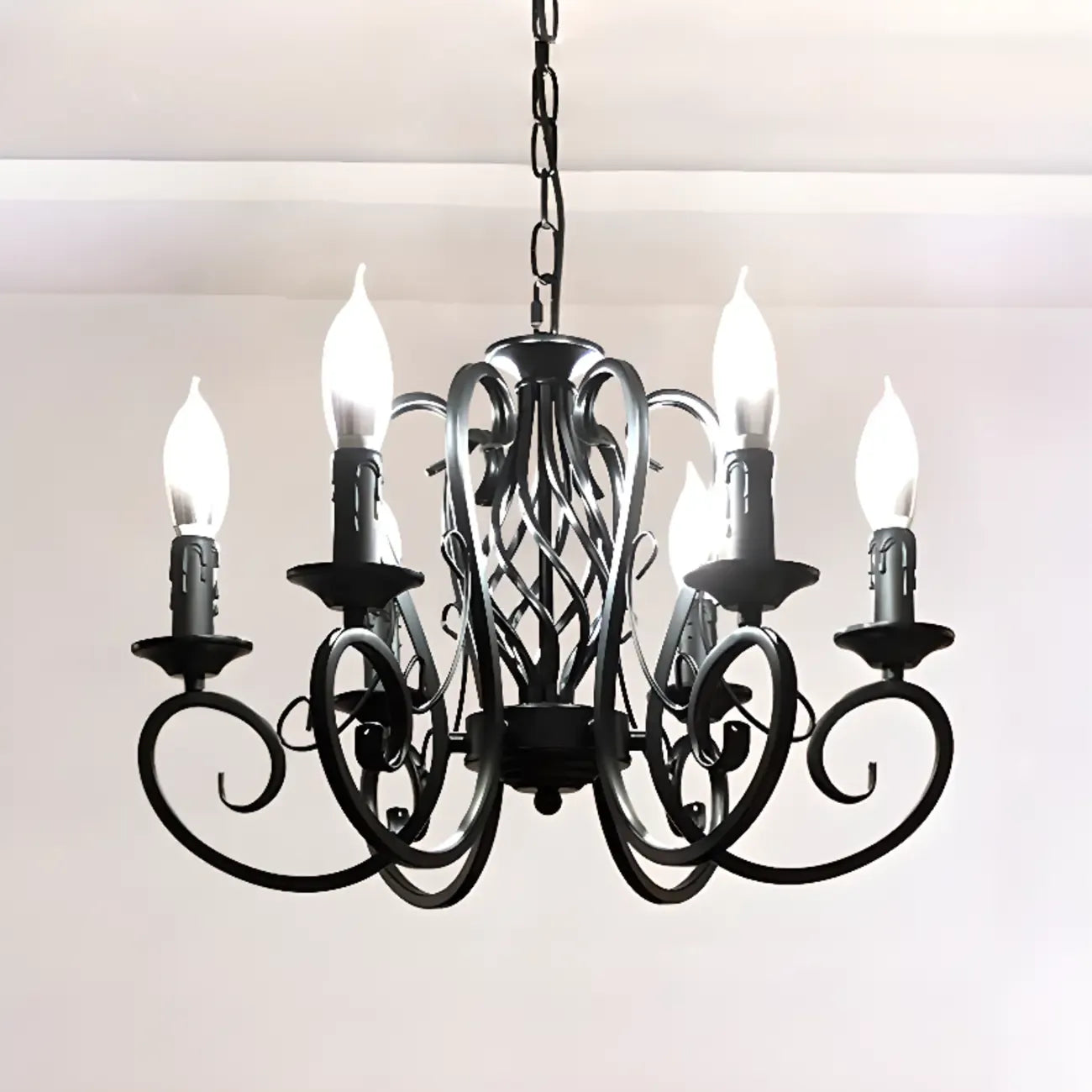 Lampadario vintage a 6 luci in ferro nero per un fascino semplice