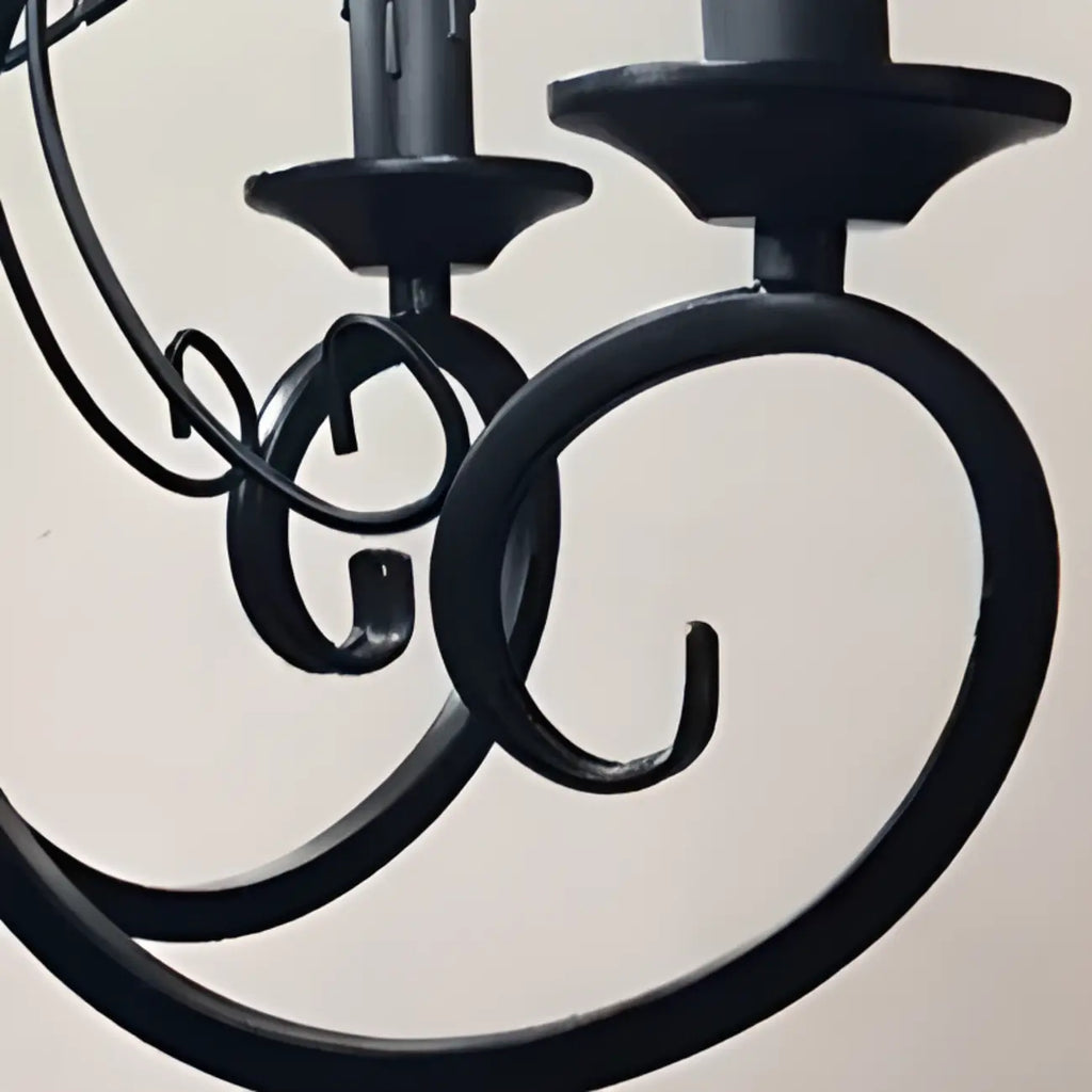 Lampadario vintage a 6 luci in ferro nero per un fascino semplice