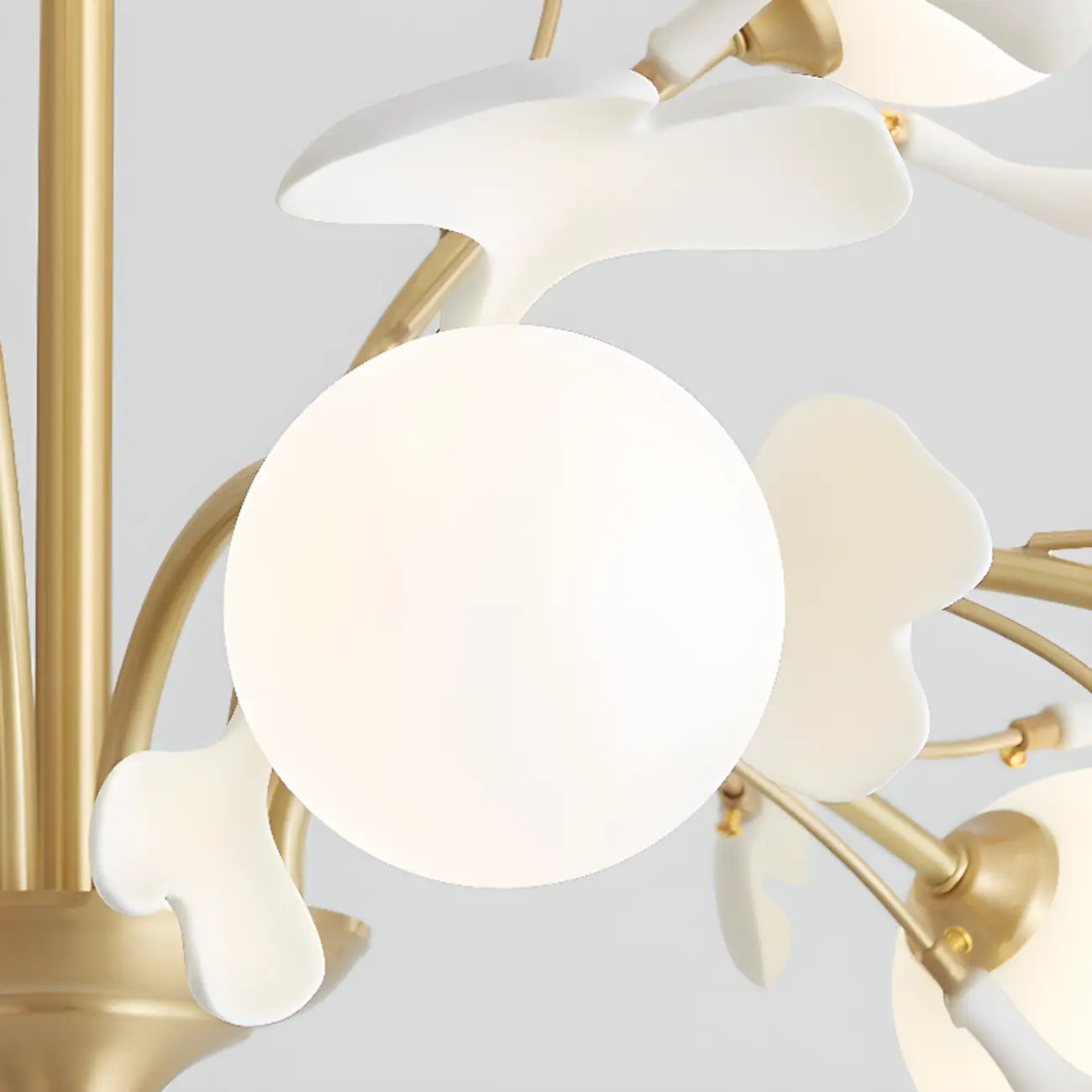 Lustre moderne en laiton à branches au design élégant