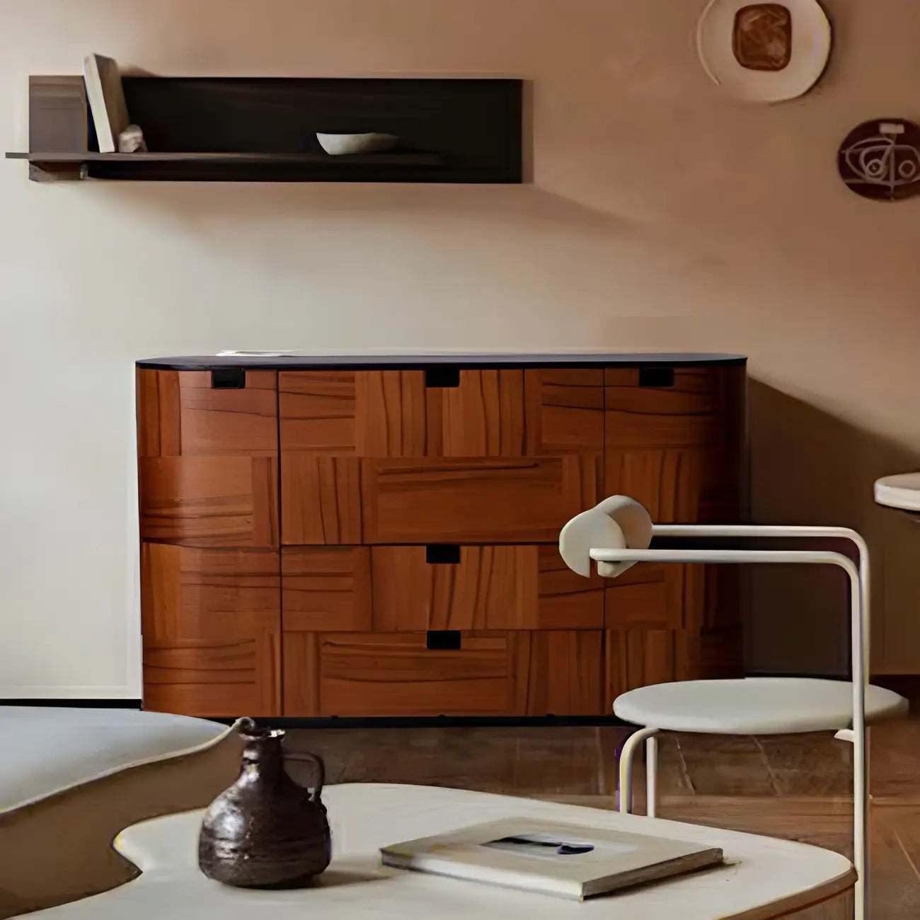 Buffet en bois brun avec comptoir en pierre