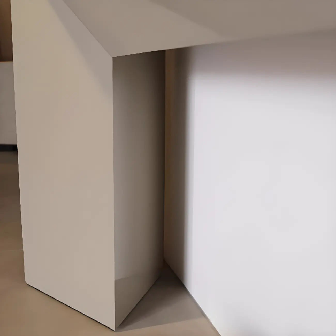 Console moderne avec plateau en pierre et base en bois | HomeyFad