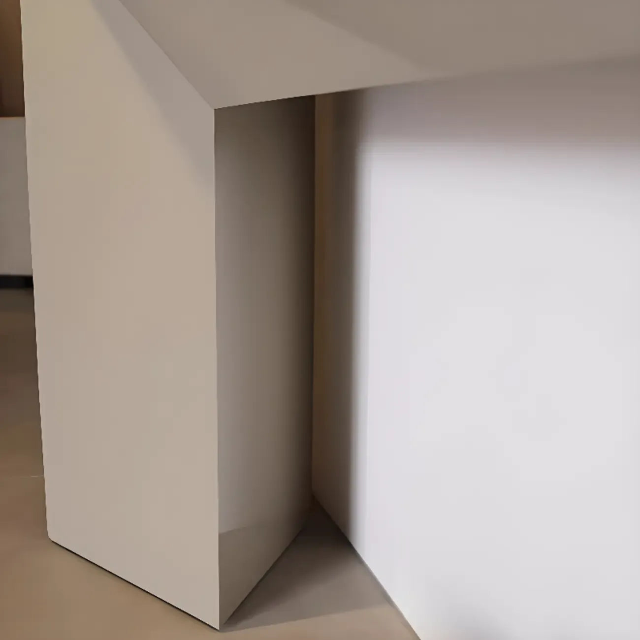 Console moderne avec plateau en pierre et base en bois | HomeyFad