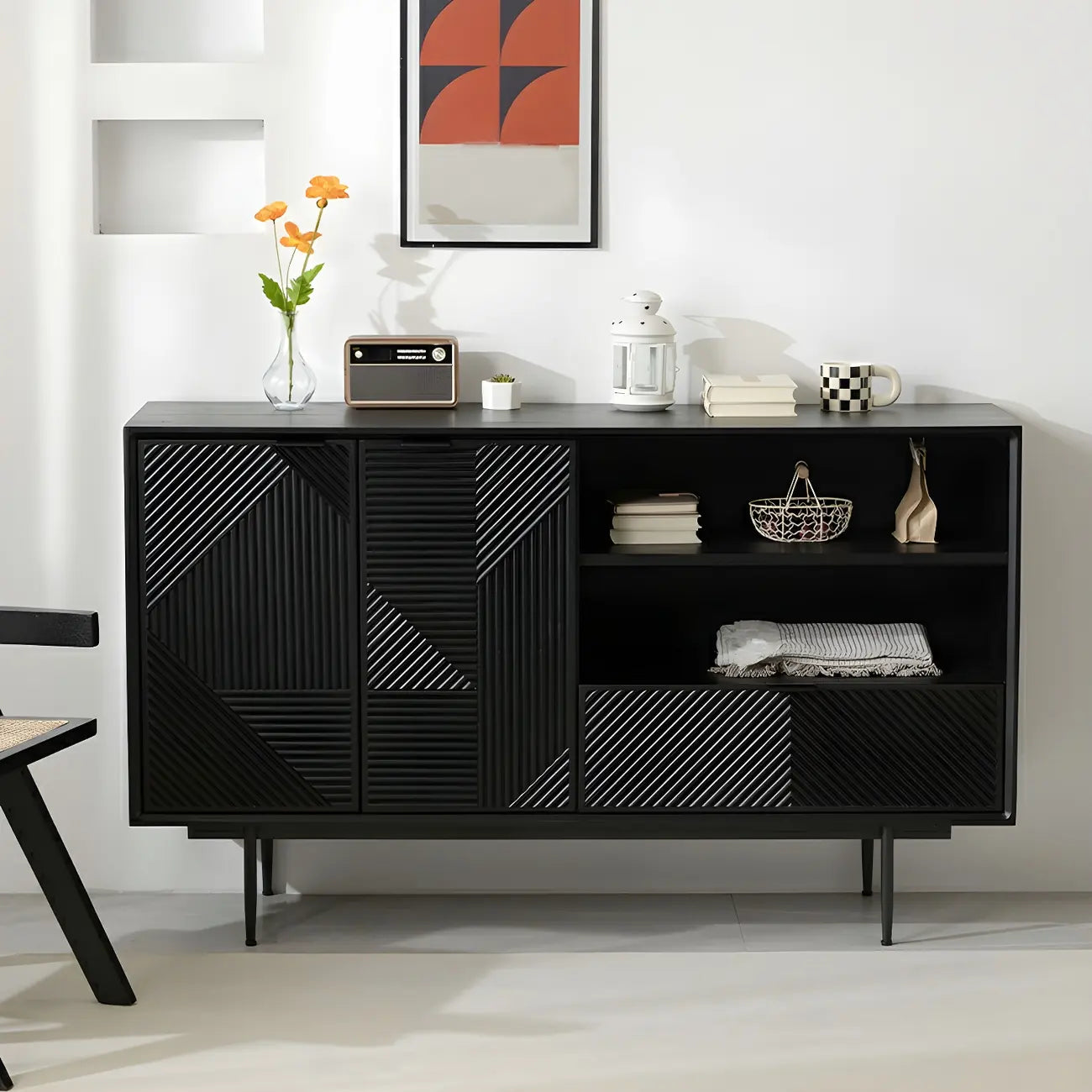 Buffet géométrique en bois noir avec tiroir et armoire