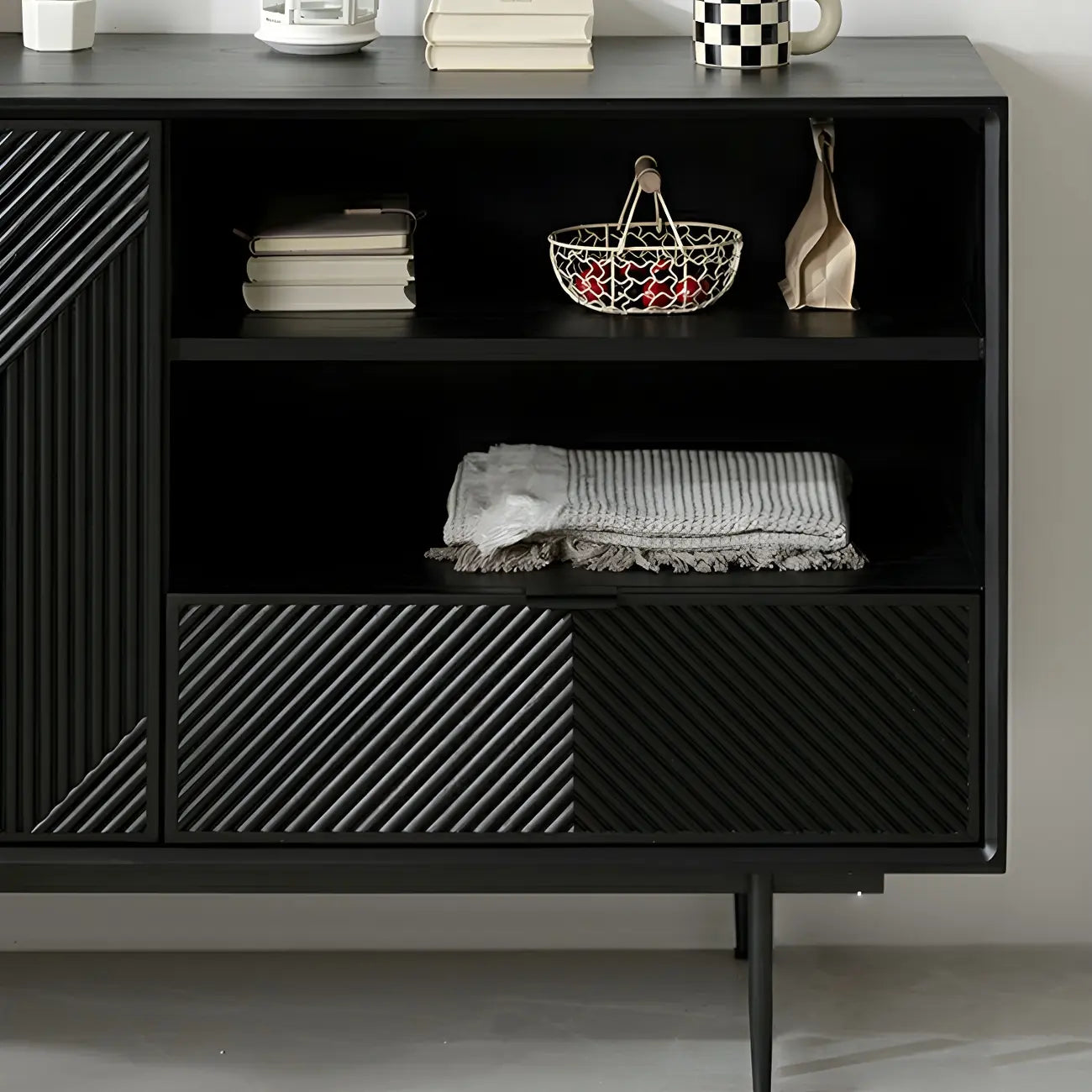 Buffet géométrique en bois noir avec tiroir et armoire