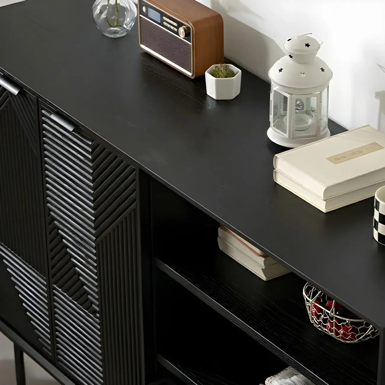 Buffet géométrique en bois noir avec tiroir et armoire