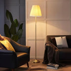 Lampadaire moderne avec abat-jour en tissu beige pour salon
