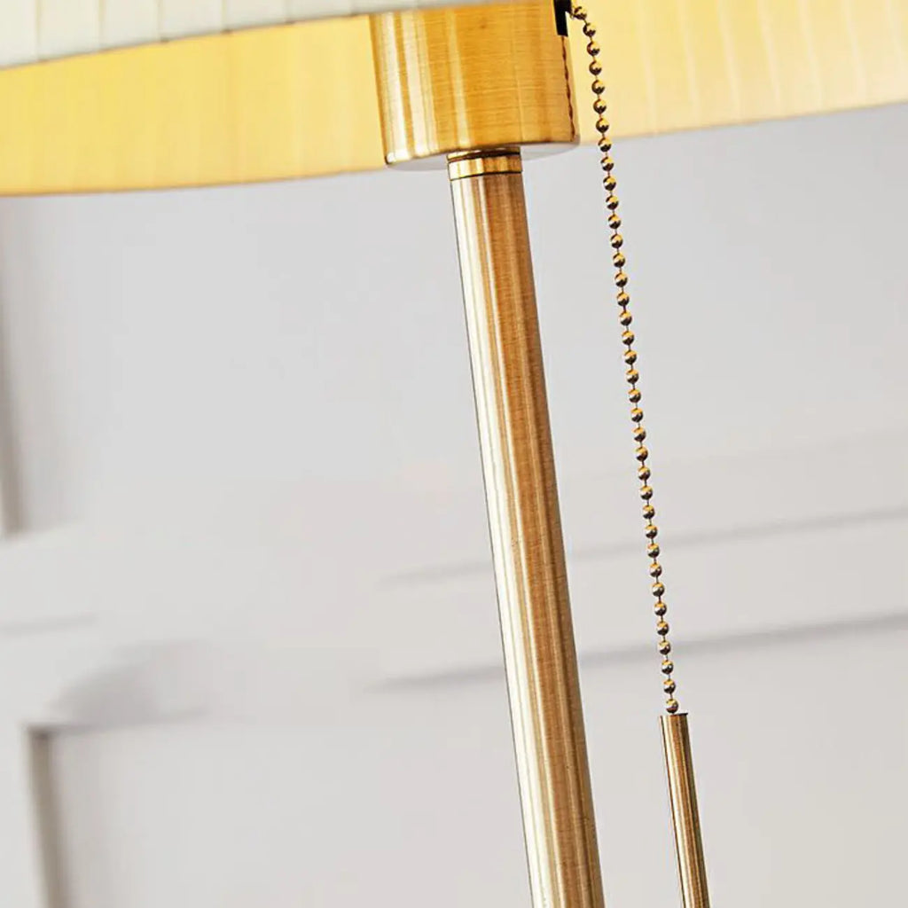Lampadaire moderne avec abat-jour en tissu beige pour salon